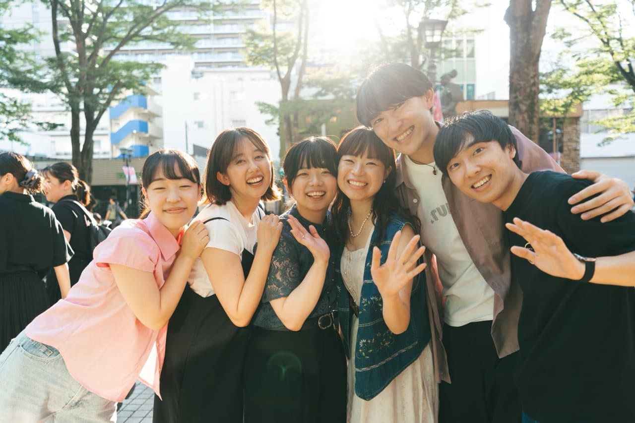 ステージを終えた出演者たちの集合写真